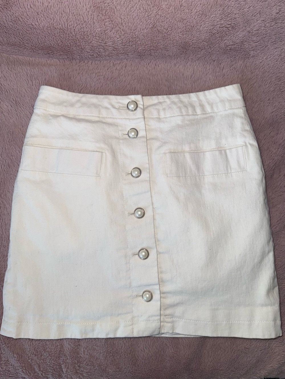 🦢 Avec Les Filles Denim White Button-Front Mini Skirt